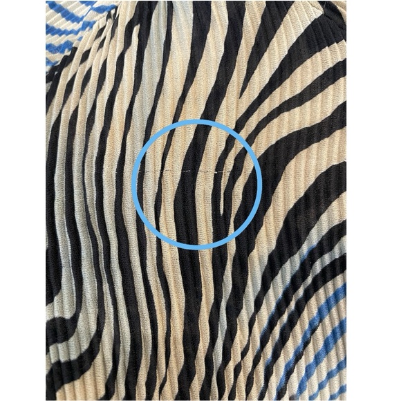 NICOLA Black, Tan, and Blue Patterned Pleated Top - Picture 6 of 6